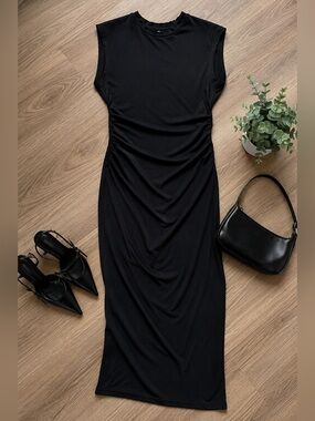 WeWoreWhat Black Ruched Midi Dress XS Shoulder Pad Sleeveless Bodycon